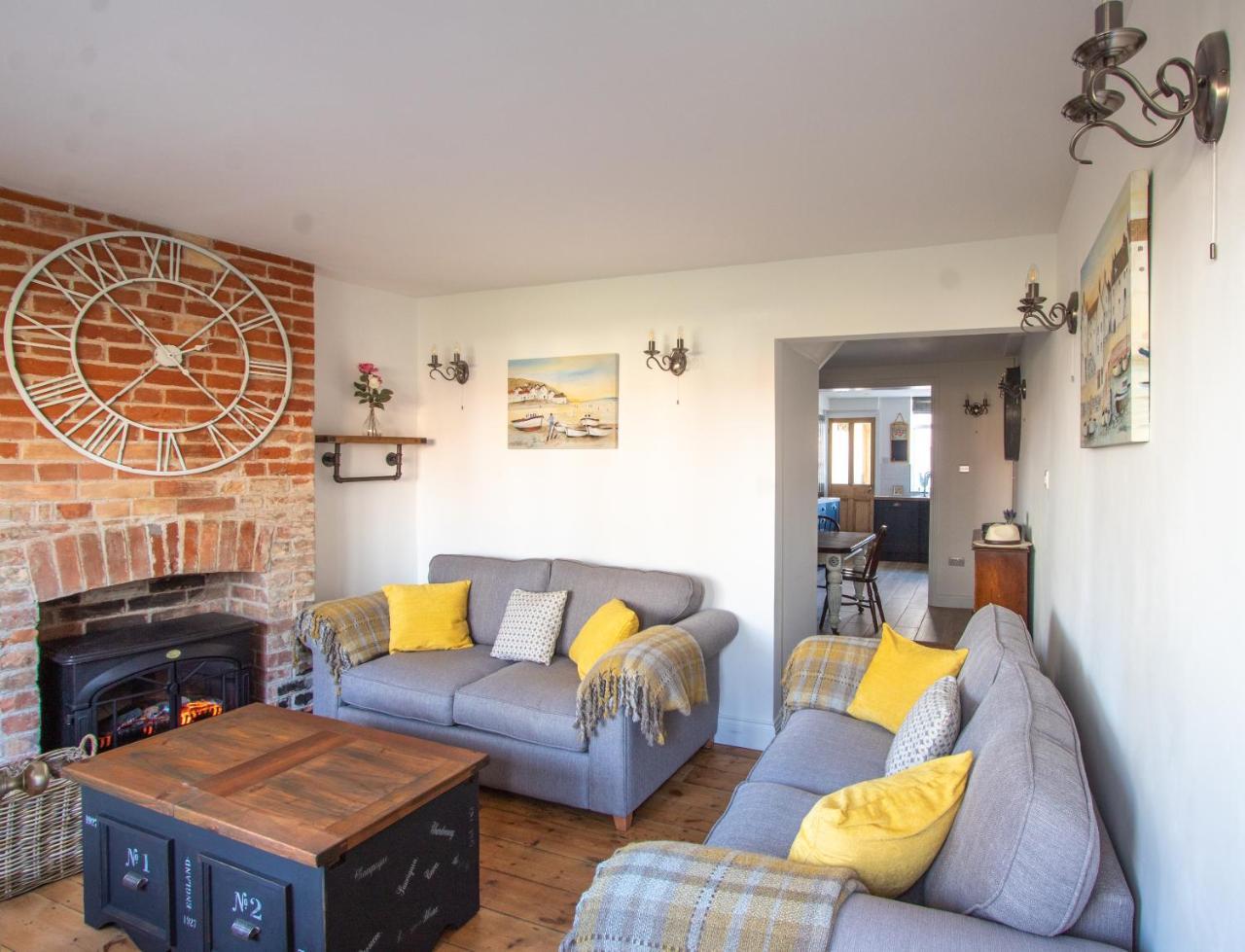 Stylish Town Centre House with Garden and Parking Opposite — 4-Star Luxury Hotel in Bury St Edmunds, United Kingdom