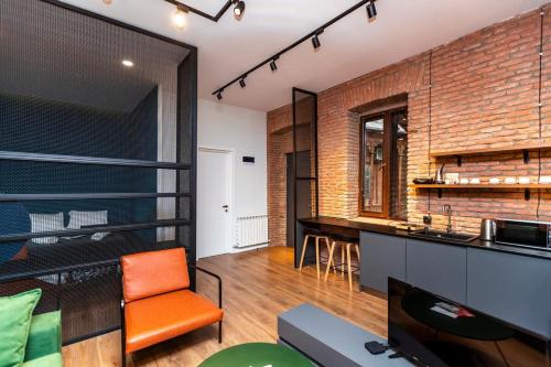 Heart of Tbilisi: 3 Apts w Balcony By Wehost
