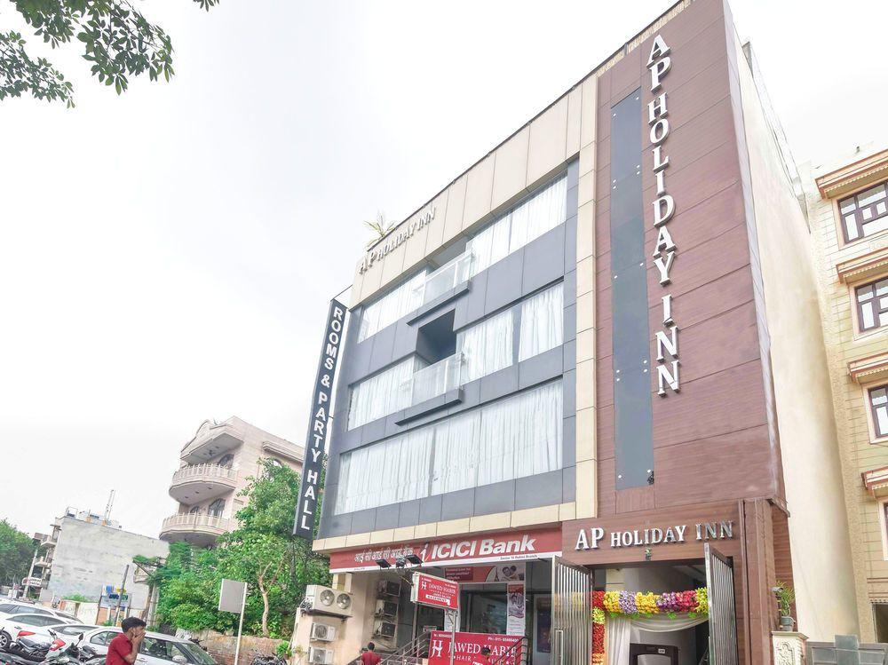 Oyo 8254 Ap Holiday Inn — hotel in Rohini
