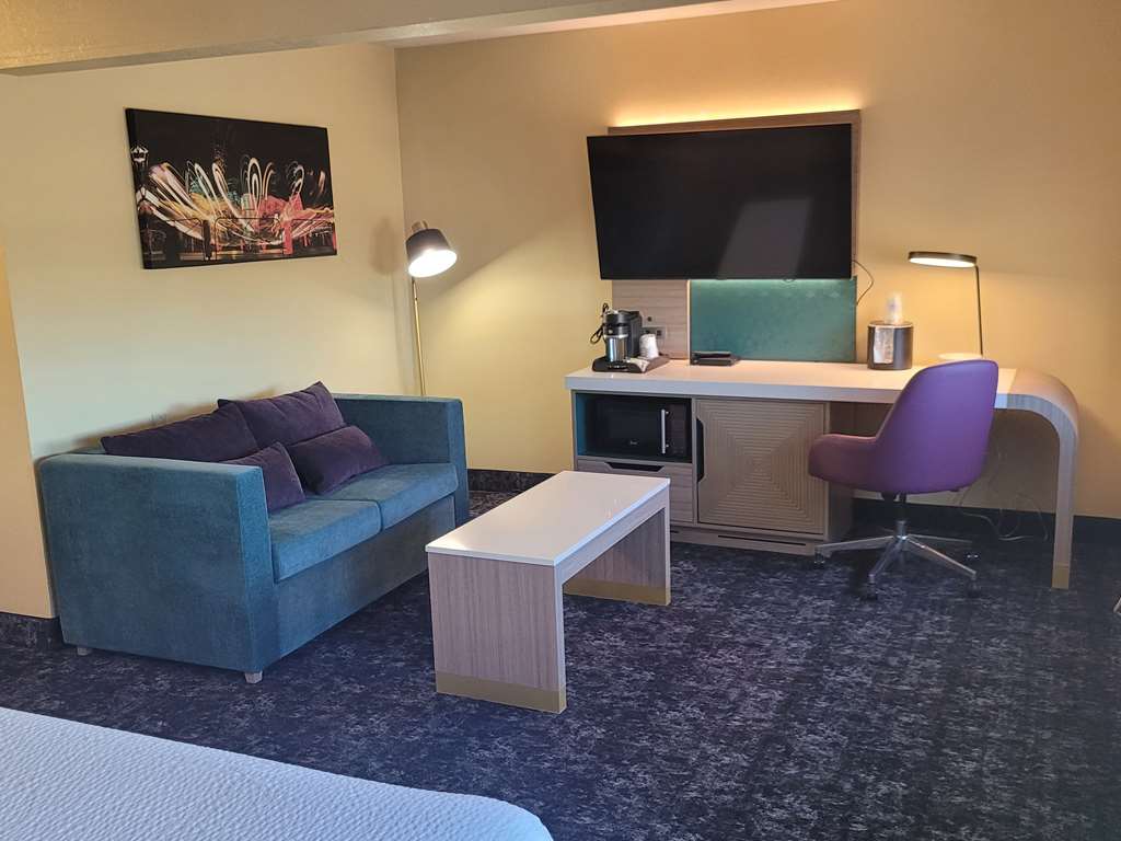 Best Western Plus Altoona Inn - photo 21
