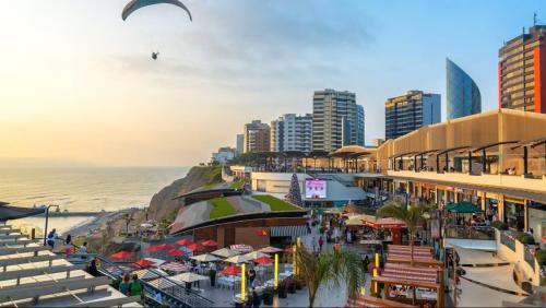 Bello departamento frente a Larcomar Miraflores — 4-Star Luxury Hotel in Lima, Peru