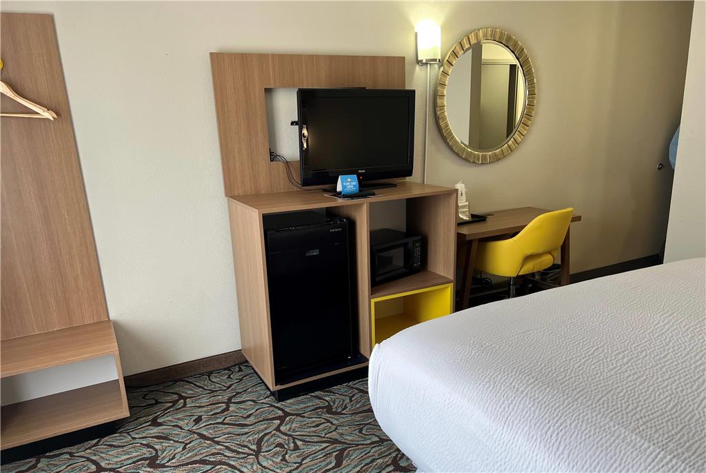 Days Inn by Wyndham West Des Moines Clive - photo 11