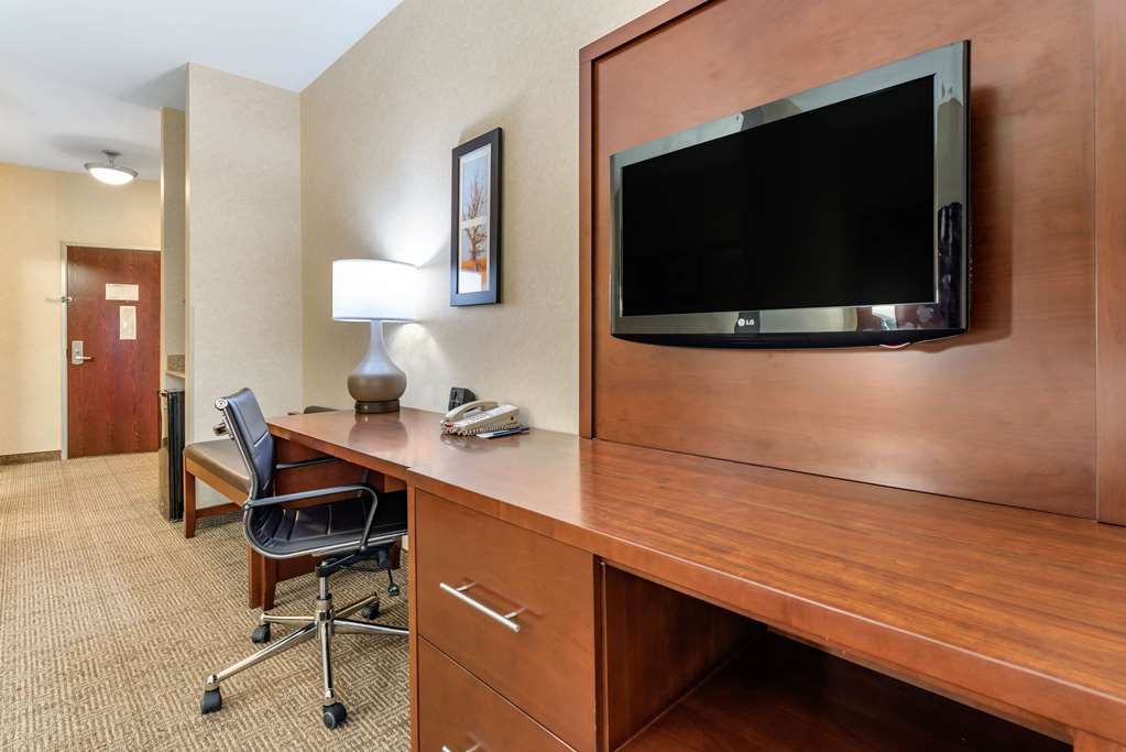 Comfort Suites Elkhart South - photo 19