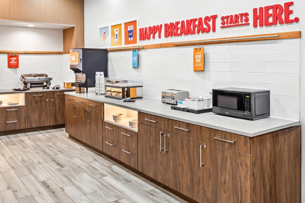 Hampton Inn & Suites Farmington - photo 32