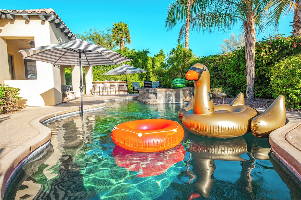 5BR Resort Style Entertainer with Pool Spa BBQ - featured photo
