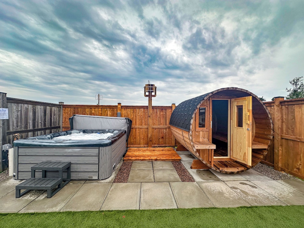 Cavendish Bosom Buddies Cottage Resort — hotel in Summerside