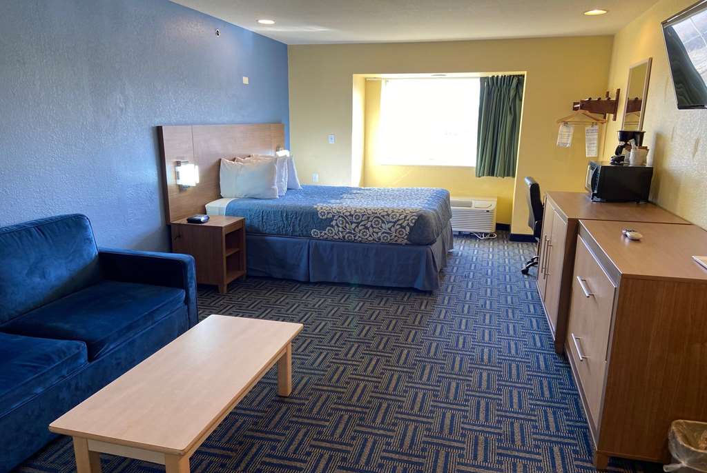 Days Inn & Suites by Wyndham Pryor - photo 15
