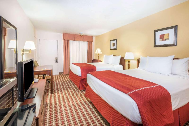 Days Inn Ottawa - photo 11