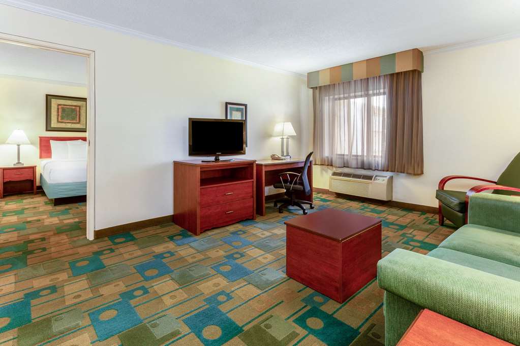 La Quinta Inn by Wyndham Chicago Willowbrook - photo 18
