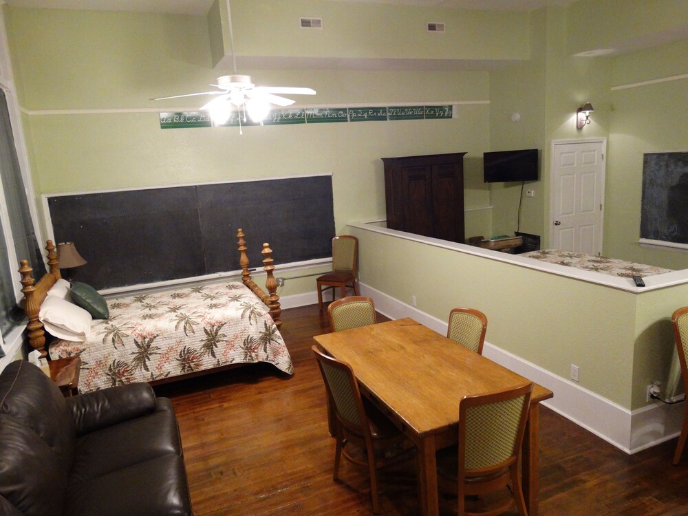 Davie School Inn - photo 19