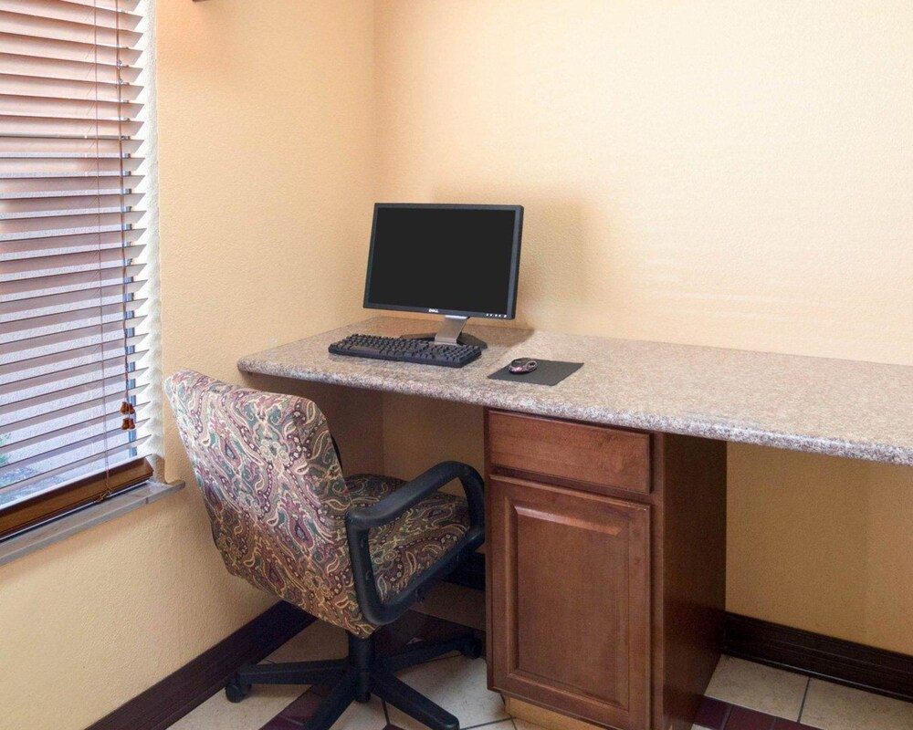 Springwood Suites Houston IAH Beltway 8 - photo 21