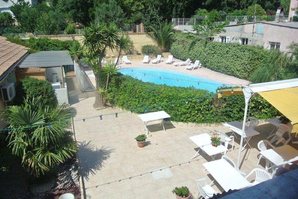 Ho Tel Les Mimosas