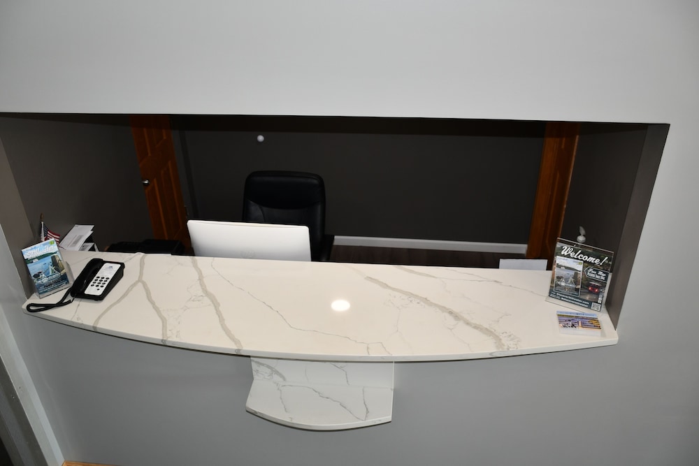 Stillwater Inn & Suites - photo 4