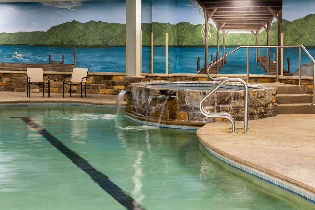 La Quinta Inn & Suites by Wyndham Lake George - photo 10