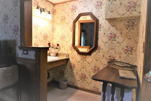 Mariposa Hotel Inn - photo 22