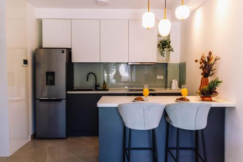 Brand New & Comfort Apartment L & L free parking close to beach