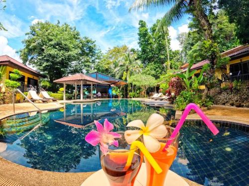 Charming Pool Twin Holiday Home — 4-Star Luxury Hotel in Phuket, Thailand
