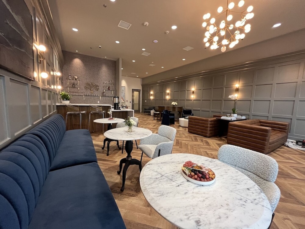 The Thomas Hotel - photo 11
