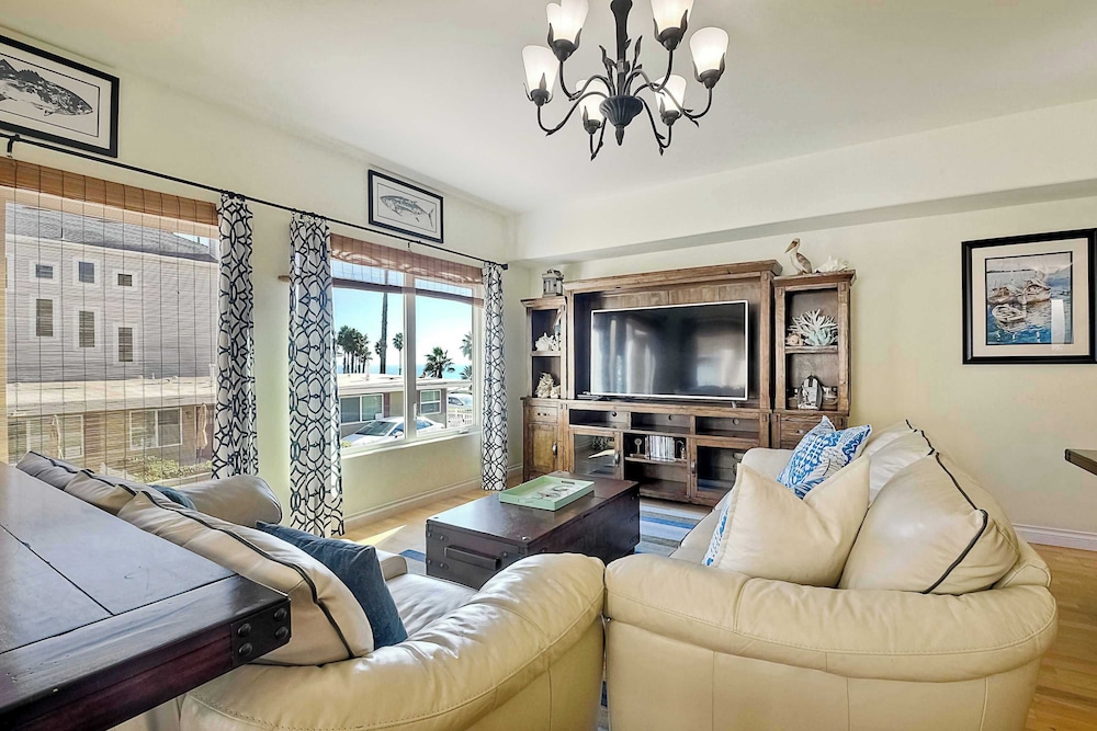 South Pacific Walk to Beach — 4-Star Luxury Hotel in Oceanside, United States