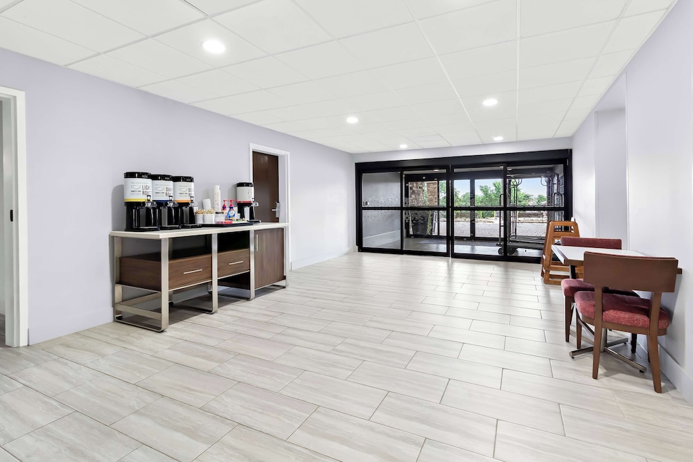 Hampton Inn Washington - photo 2