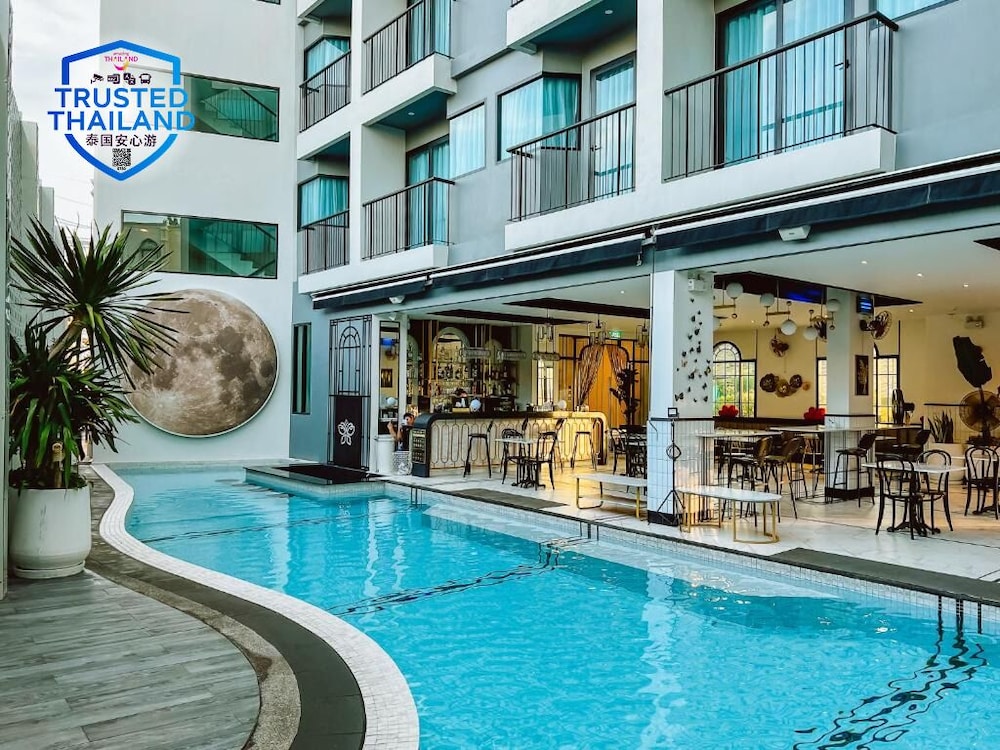 Ratri Hotel Phuket Old Town — 4-Star Luxury Hotel in Phuket, Thailand