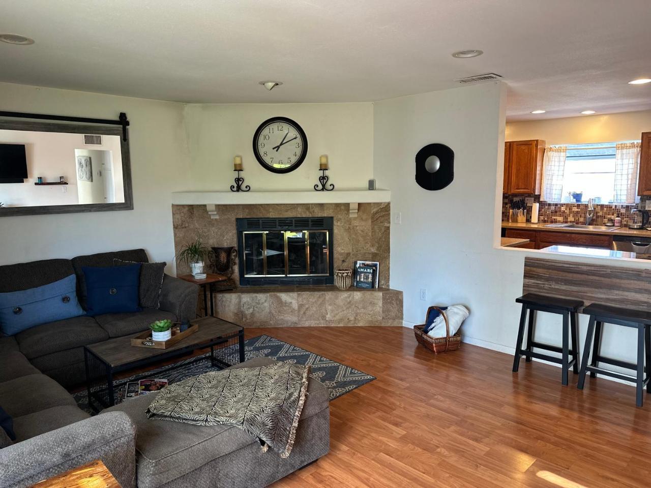 Coast Mountain & Country — hotel in Simi Valley