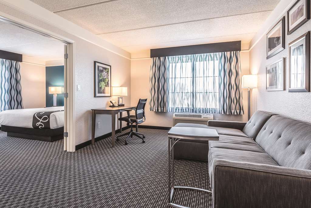 La Quinta Inn & Suites by Wyndham Orlando Lake Mary - photo 34