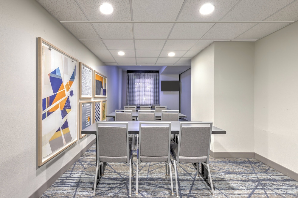 Holiday Inn Express Dallas Downtown - photo 80