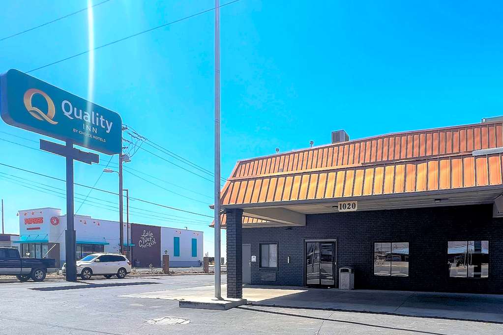 Quality Inn & Suites Near White Sands National Monument - photo 3