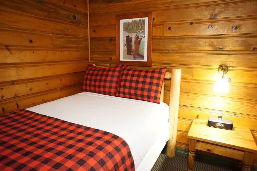 Shaver Lake Village Hotel - photo 42