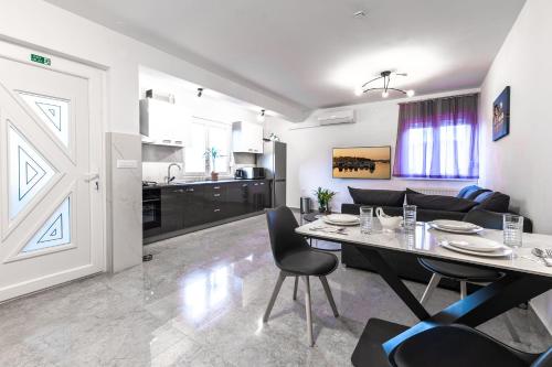 Apartments Bonis II — 4-Star Luxury Hotel in Sibenik, Croatia