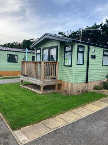 Sunflower Lodge Lido Leisure Park Knaresborough — 4-Star Luxury Hotel in Knaresborough, United Kingdom
