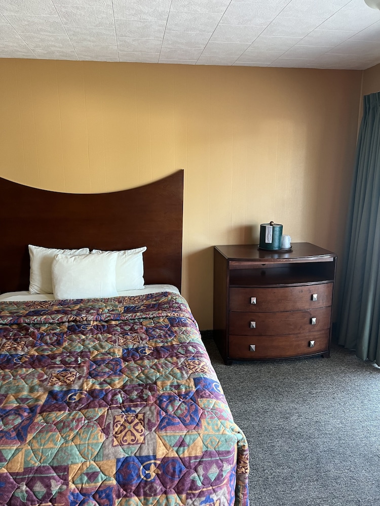 All Star Inn & Suites - photo 178