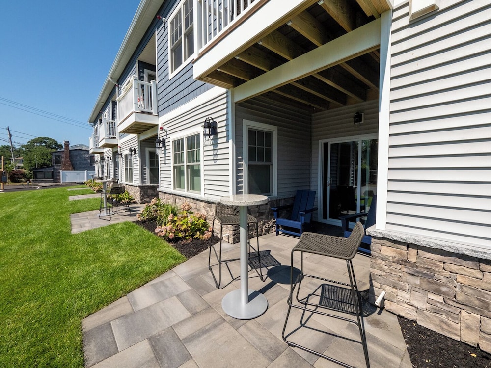 Long Beach Suites - photo 20