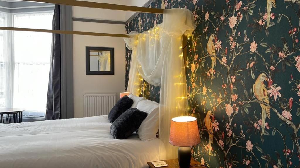 LilyRose Hotel