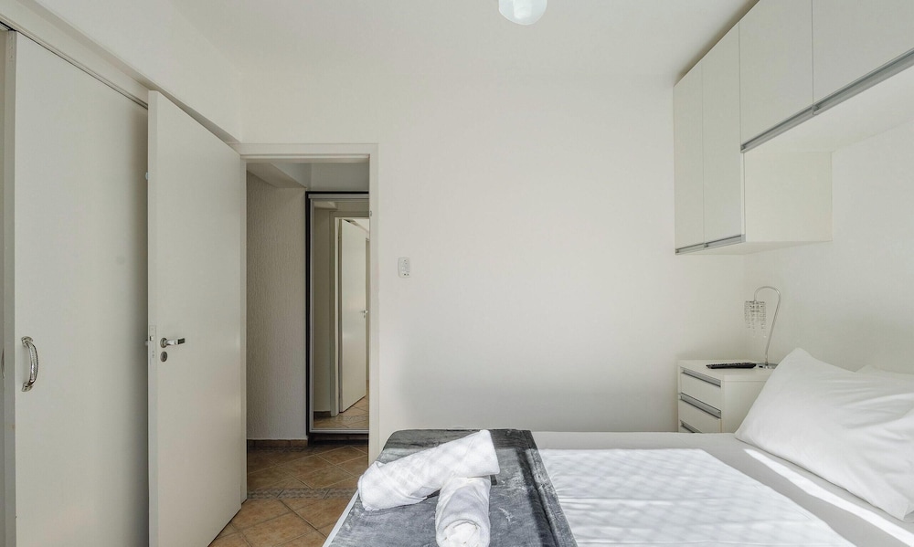 Apartment in a Seaside Building Iptr0082