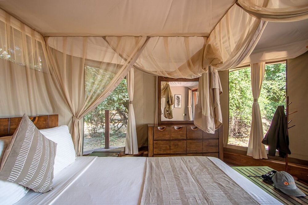 Mopani Safari Lodge — 5-Star Luxury Hotel in South Luangwa National Park, Zambia