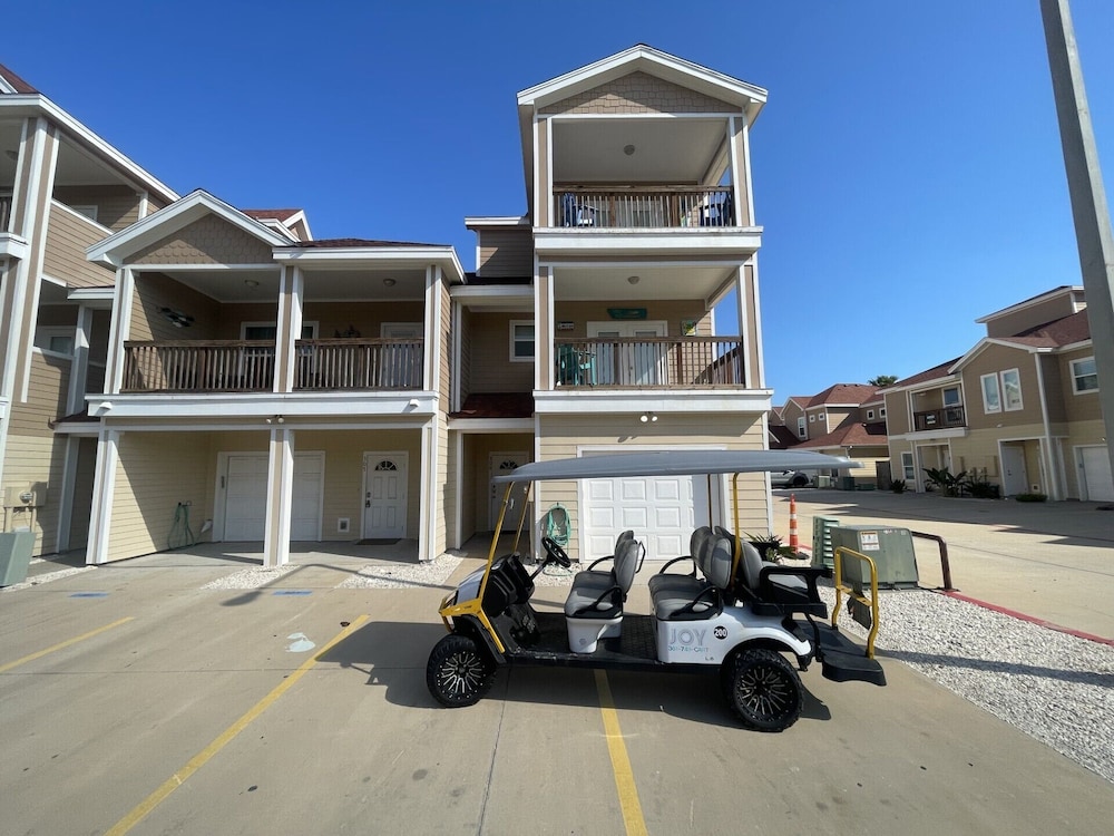 Just Beachy by Silver Sands Vacation Rentals — 4-Star Luxury Hotel in Port Aransas, United States