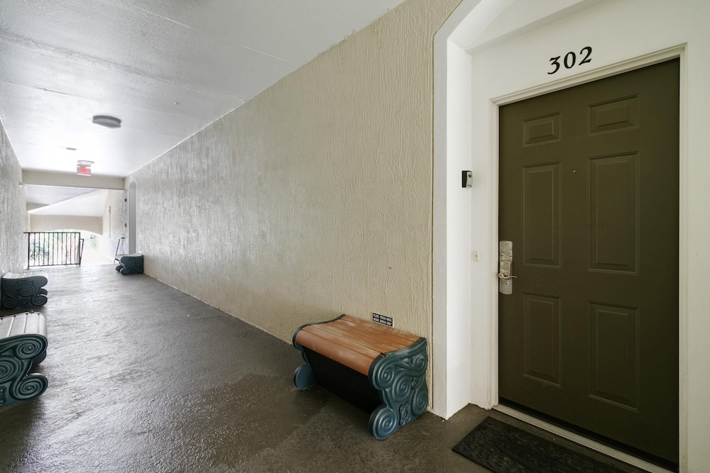 Amazing Resort 2 bed Condo Close to Disney - photo 8