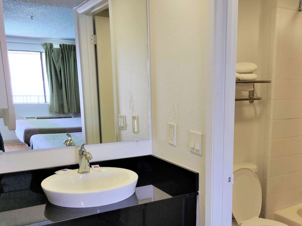 Studio 6 Fresno CA Extended Stay - photo 24