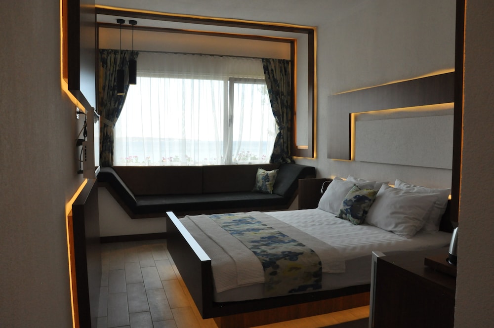 Karakas Hotel — Burhaniye — photo 4