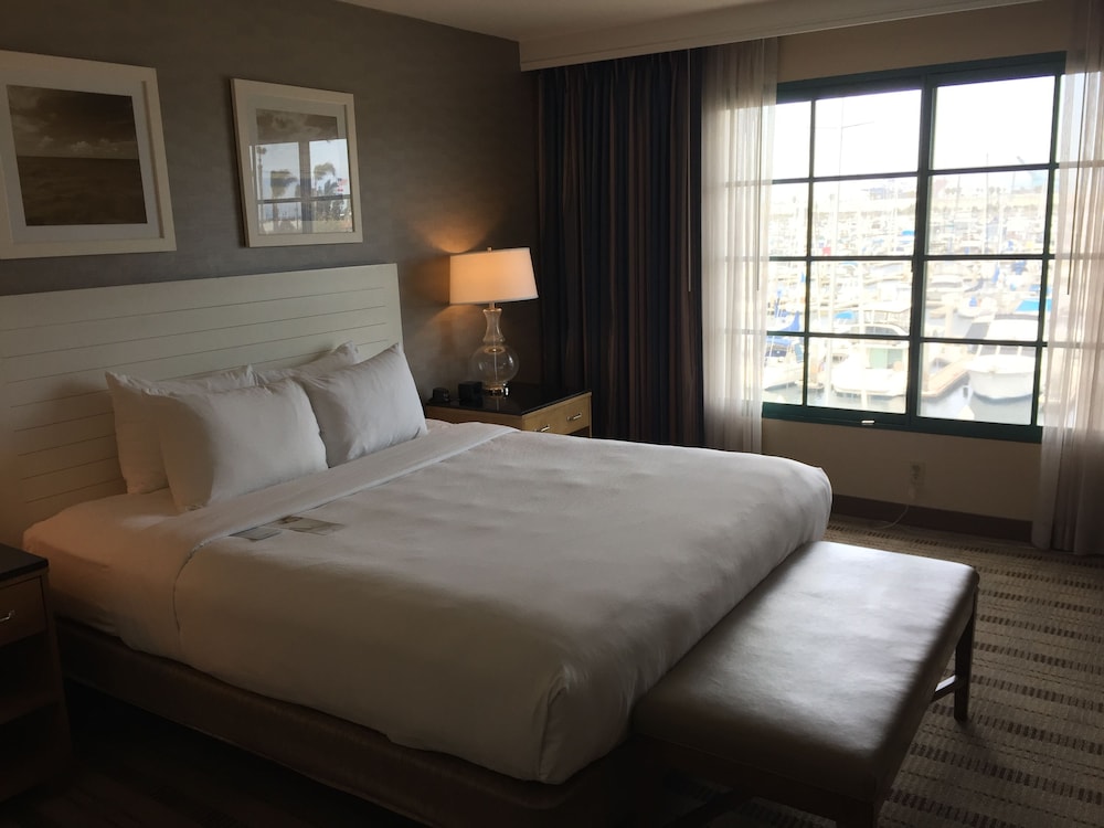 DoubleTree by Hilton San Pedro Port of Los Angeles - photo 4