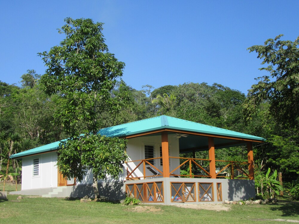 Cabana Daria - carbon neutral hotel in Deva