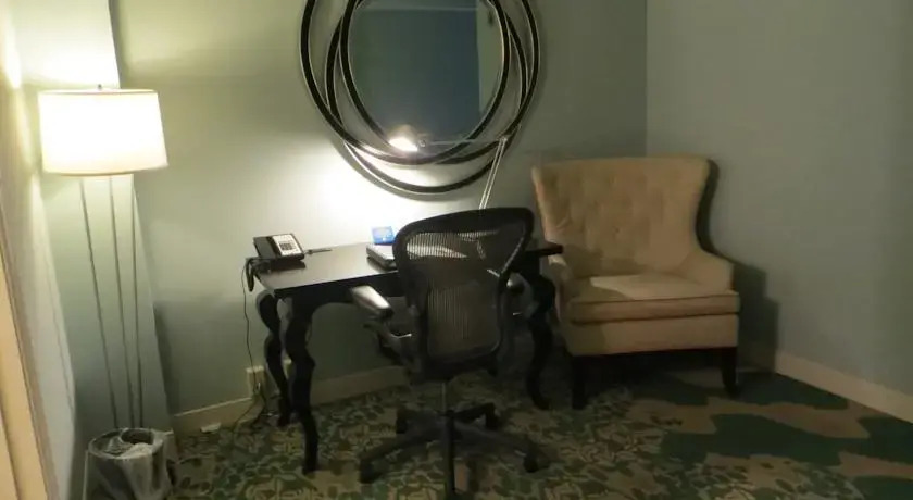 The Mayfair Hotel - photo 9
