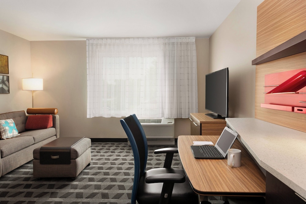 TownePlace Suites by Marriott Cedar Rapids Marion - photo 8