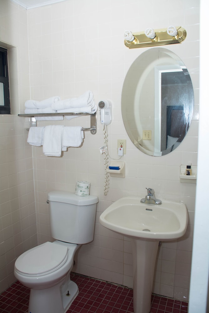 Atlantic Inn & Suites - photo 33