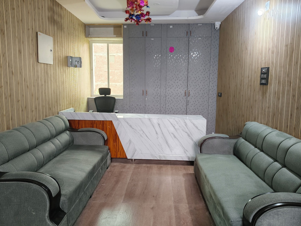The Royal Prince Hotel — hotel in Nawada