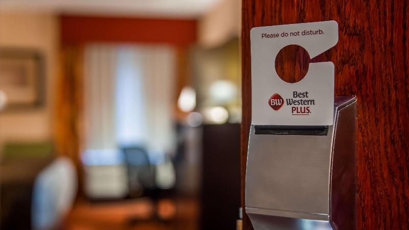 Best Western Plus Parkway Hotel - photo 2