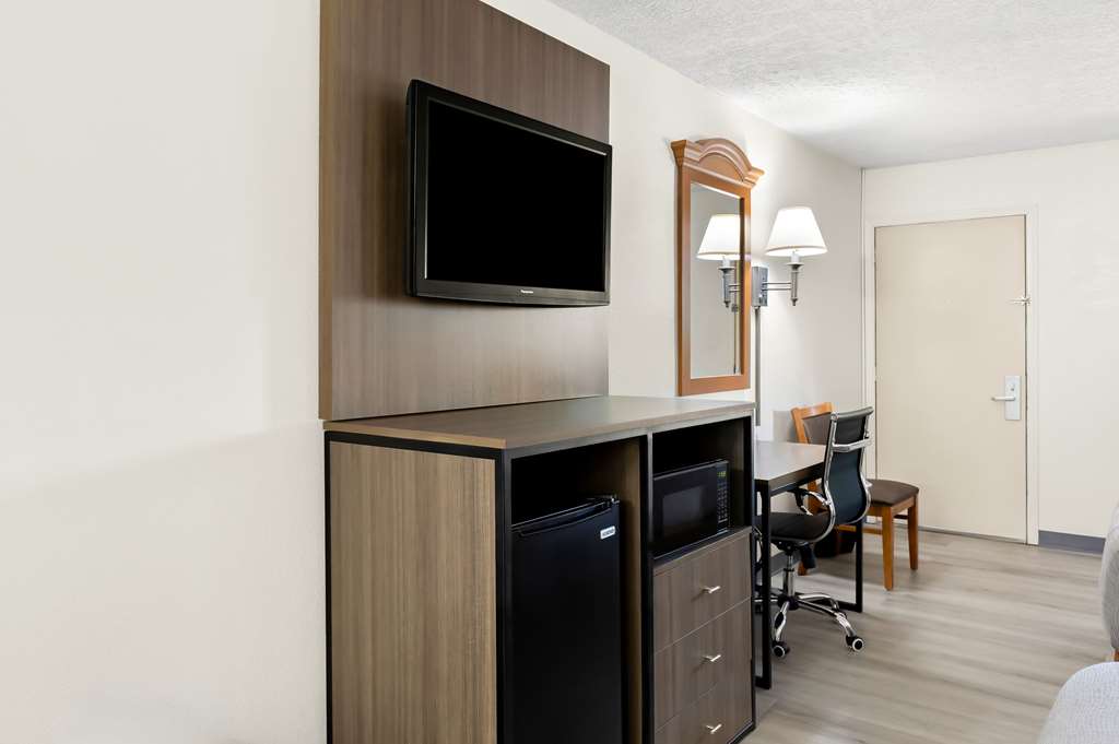 Quality Inn Middleburg Heights near Cleveland Airport - photo 23