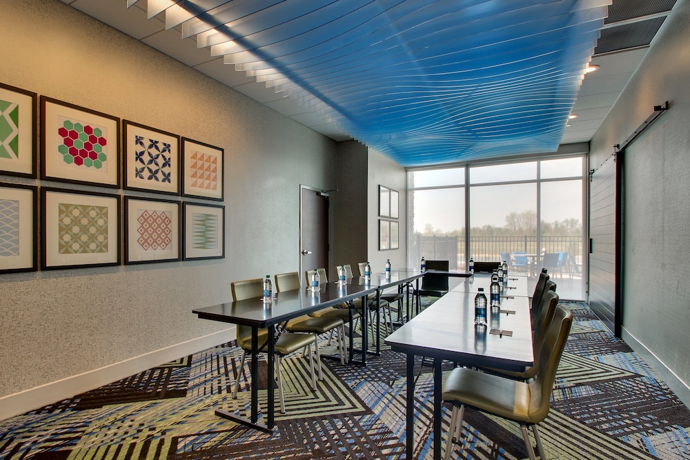 Holiday Inn Express & Suites Findlay North by IHG - photo 36